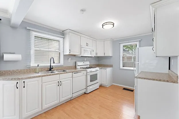 8322 Ellsworth Pl — Photo 4