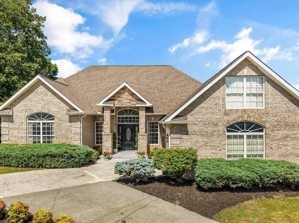 435 Royal Oaks Dr, Maryville, TN 37801