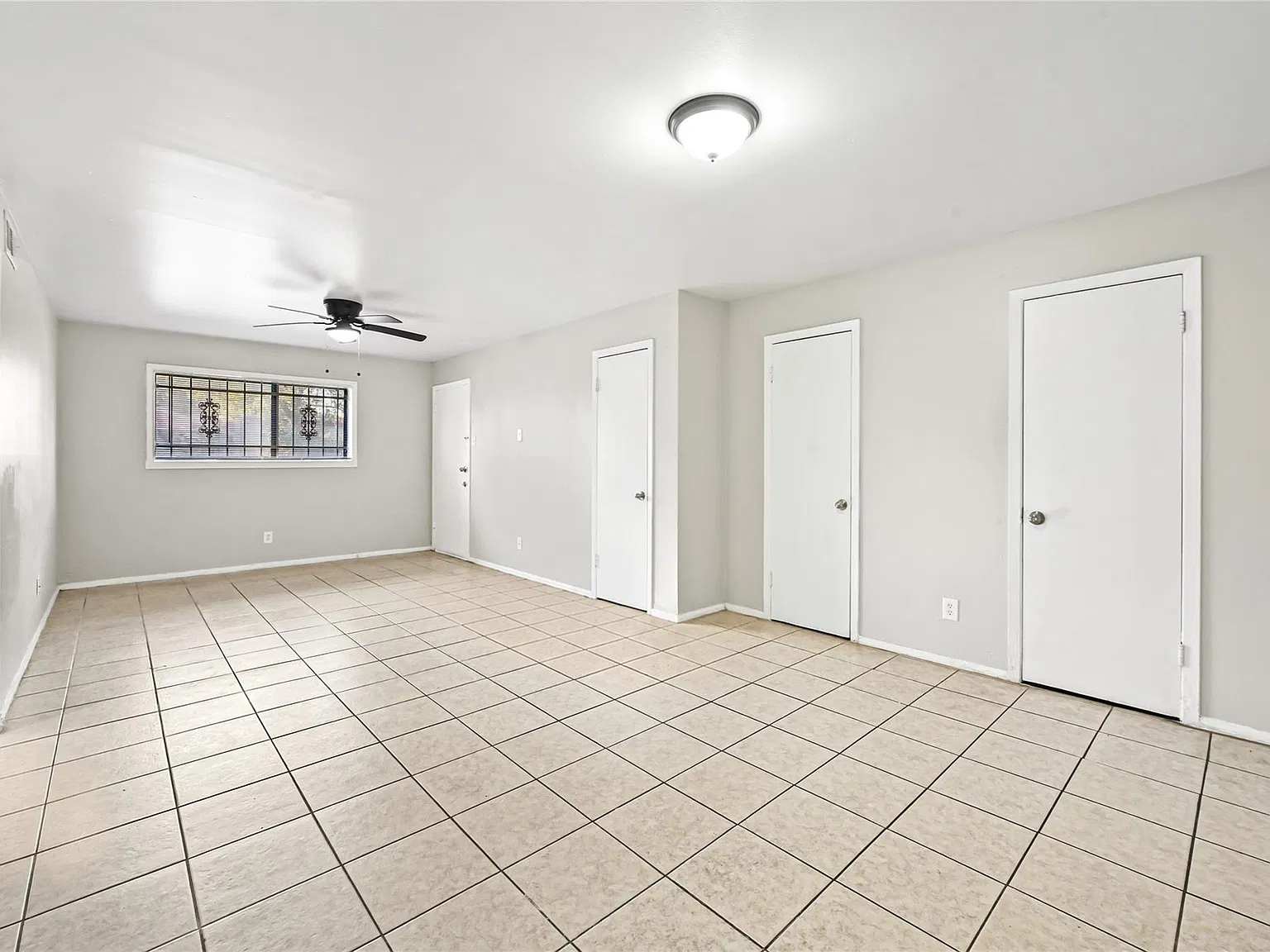 8001 South Loop E — Photo 4