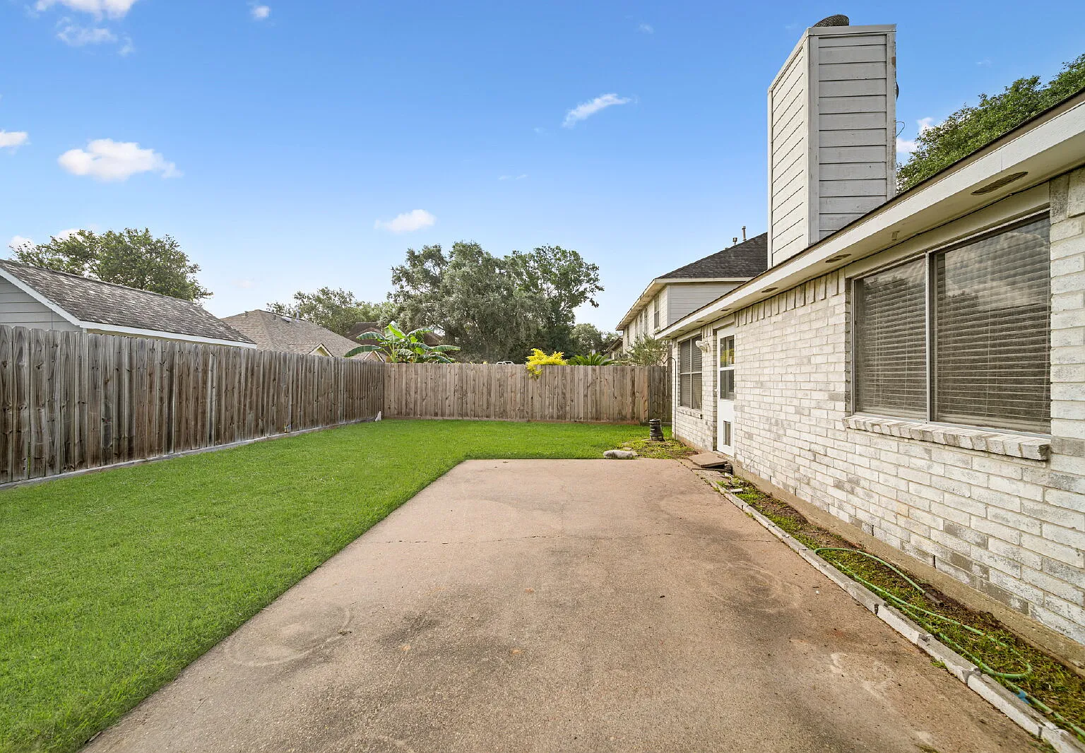 3 bed, 2.0 bath, 1619 sqft, $2,375 — Photo 2