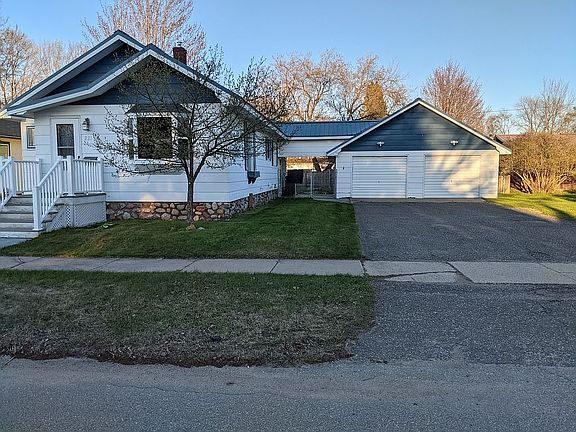 2nd image of 221 Balsam St