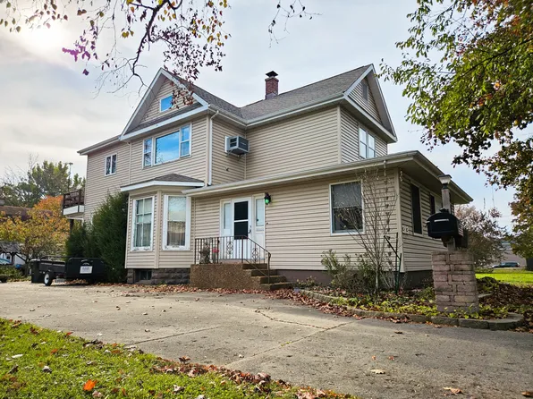 313 W Nippersink Rd, Round Lake, IL 60073