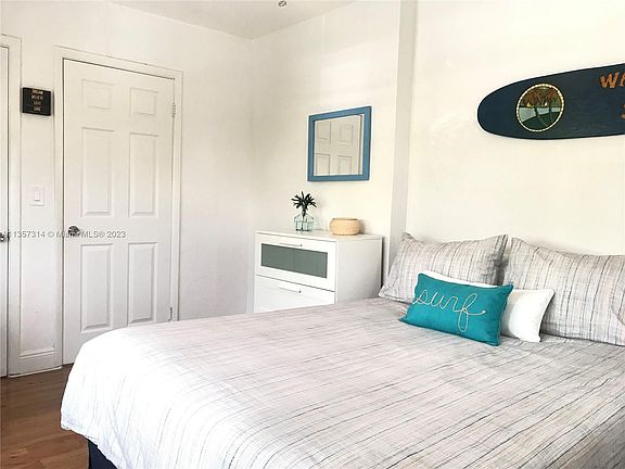 5th image of 6944 Byron Ave APT 9
