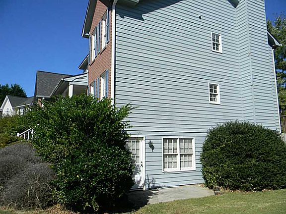 4th image of 2335 Stratford Ln