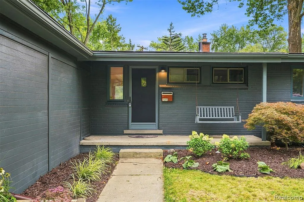 3 bed, 1.5 bath, 1861 sqft, $2,750 — Photo 3