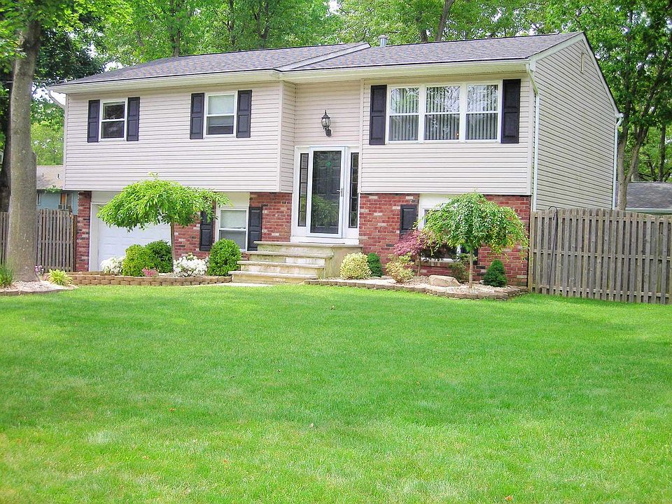 beautiful front yard
