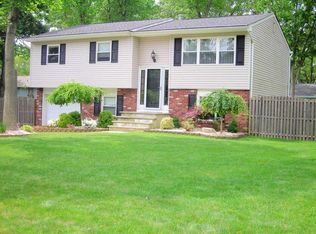 19 Cadillac Dr, Toms River, NJ