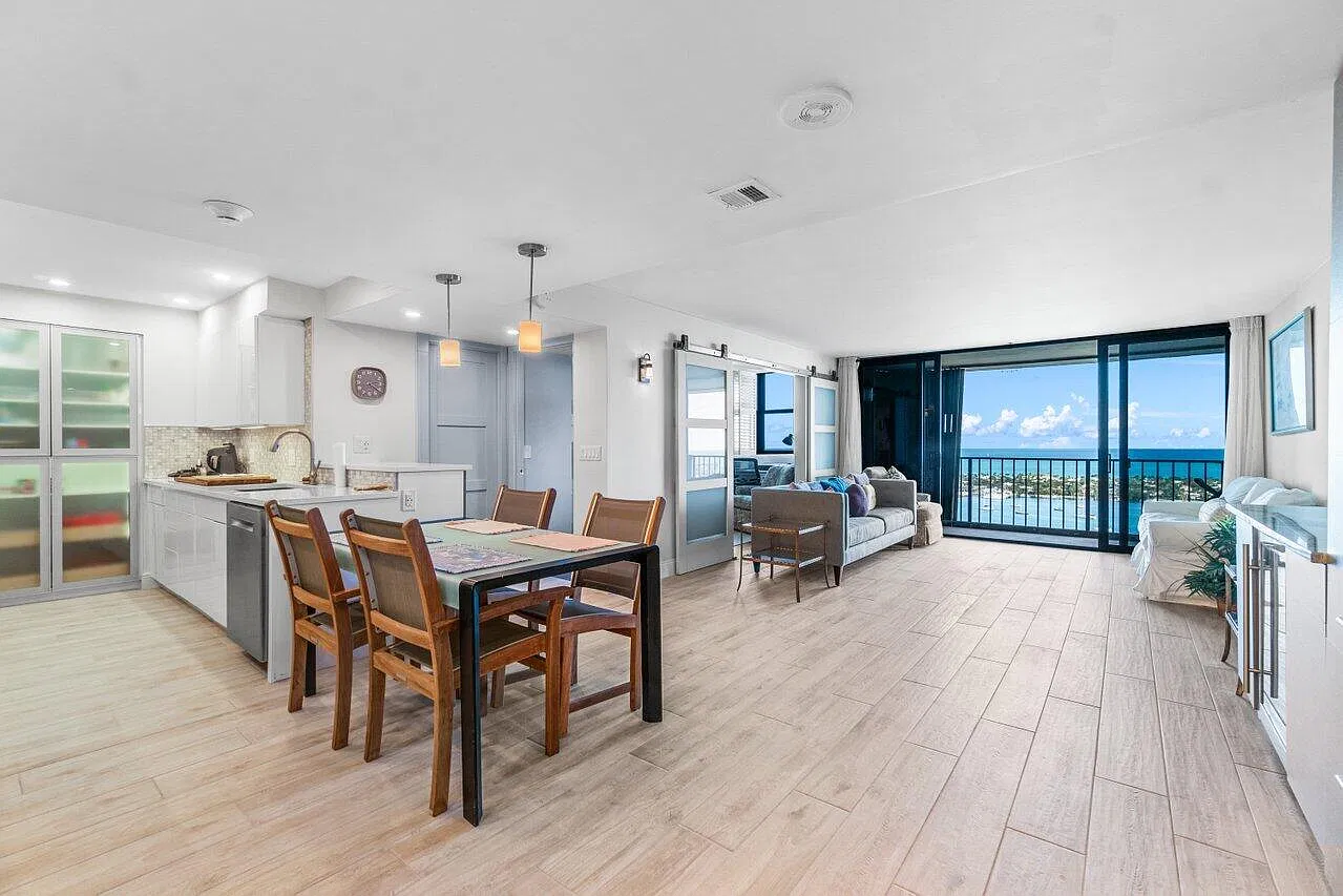 2 bed, 2.0 bath, 1170 sqft, $6,500 — Photo 3