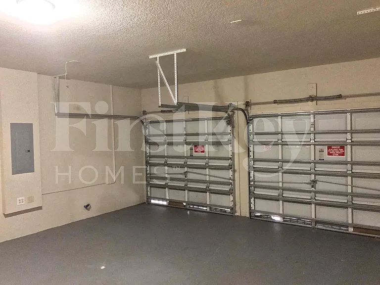 181 NE 30th Pl — Photo 16