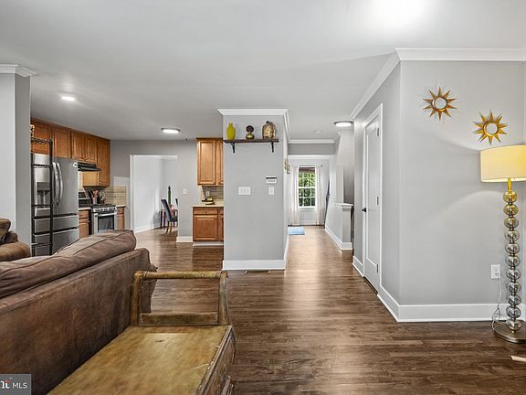 4th image of 1051 Square Dr #3