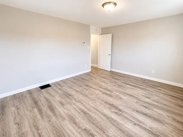 517 E Railroad Ave #2 — Photo 3