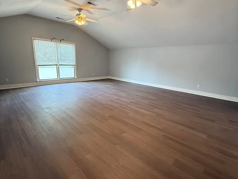 414 Center Ave — Photo 4