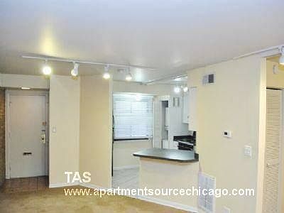 2nd image of 713 W Diversey Pkwy