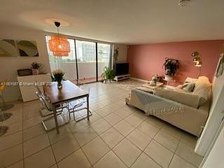 4th image of 555 NE 30th St APT 404