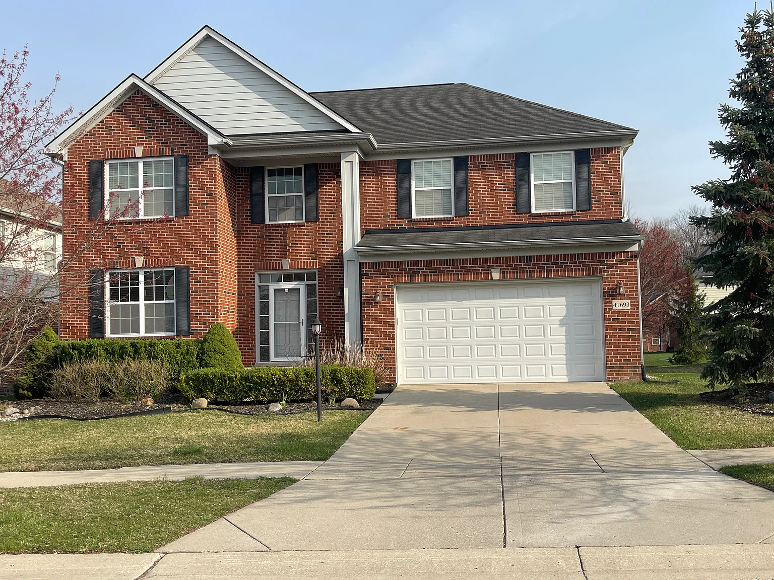 4 bed, 2.5 bath, 2963 sqft, $3,500 — Photo 1