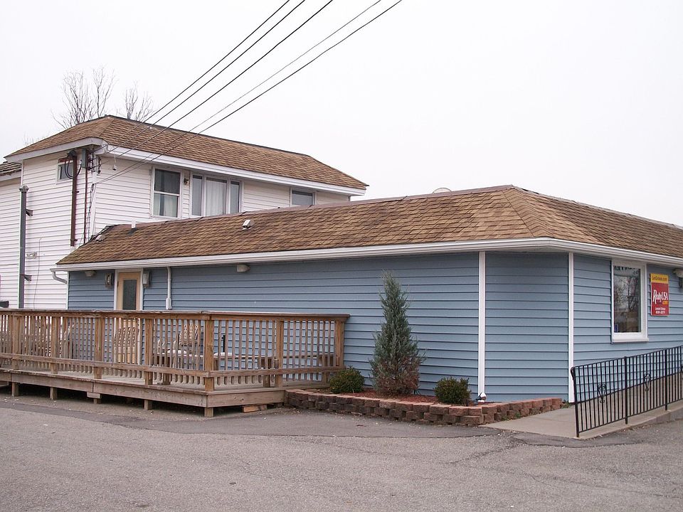 2nd image of 5809 Broadway St