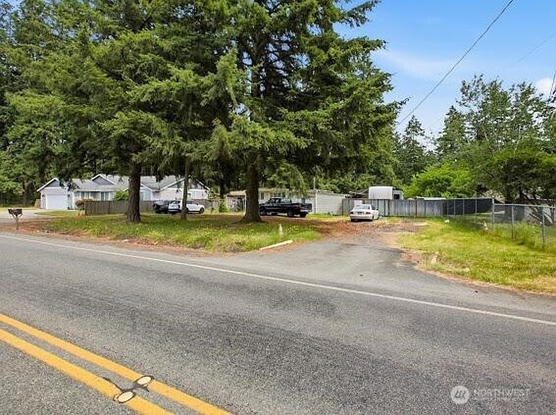 3rd image of 20913 Wright Road E