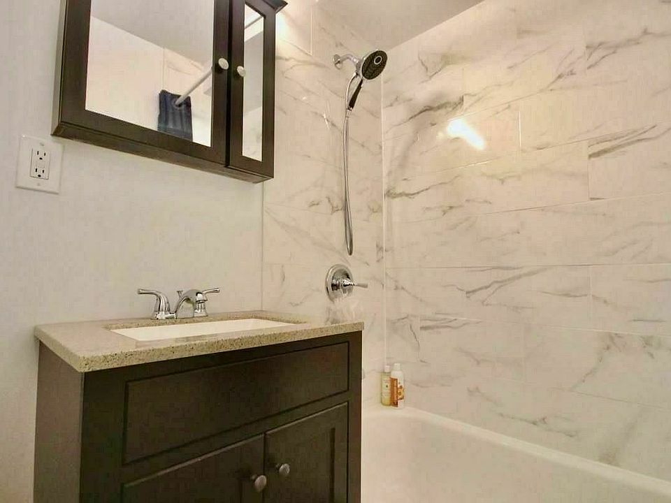 2nd image of 247 E 52nd St #4C