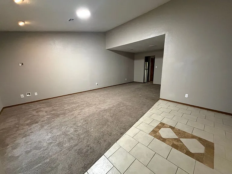 824-930 Railhead Dr — Photo 6