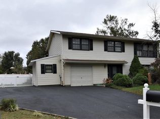 2 Warwick Rd, Eastampton, NJ 08060