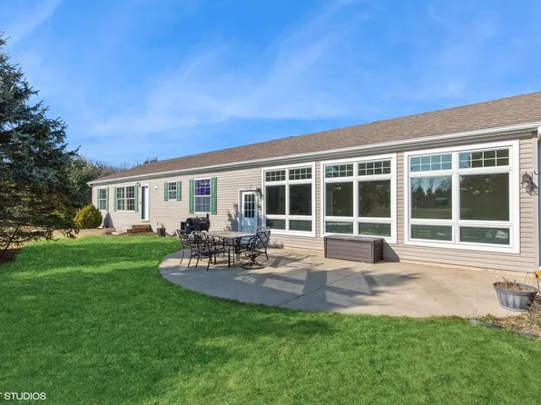 5673 Riverside Rd, Coloma, MI 49038
