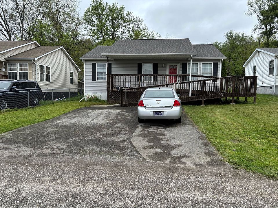 1st image of 233 Cedar Ave
