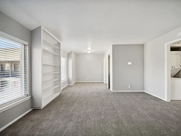 Beautiful Apartments in the heart of Brookside — Photo 25