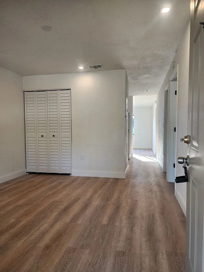 Renovated 2 Bedroom 2 Bath Apartment ** Limited Time Special ** — Photo 3