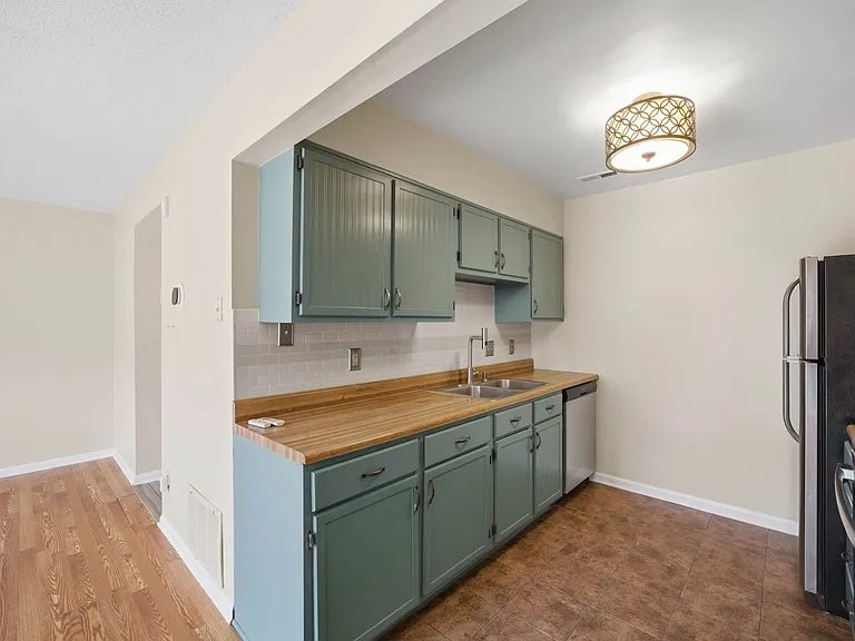 102 Tyburn Ct — Photo 11