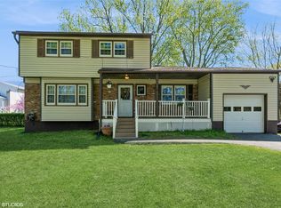 2 Douglas Ct, Washingtonville, NY 10992