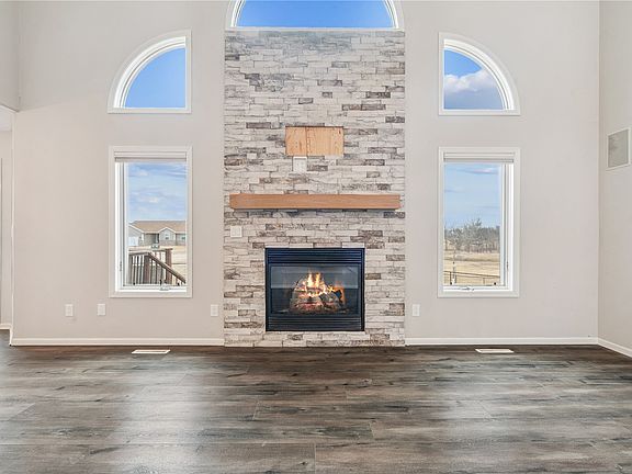 5th image of 1595 Valentine Cir