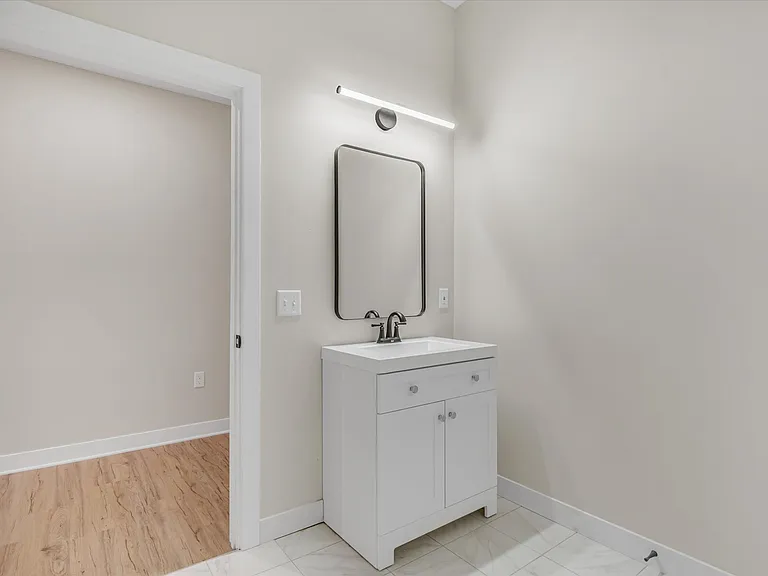 400 N Main St #203 — Photo 9