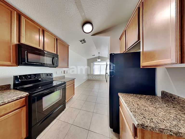11232 W Pierson St — Photo 4