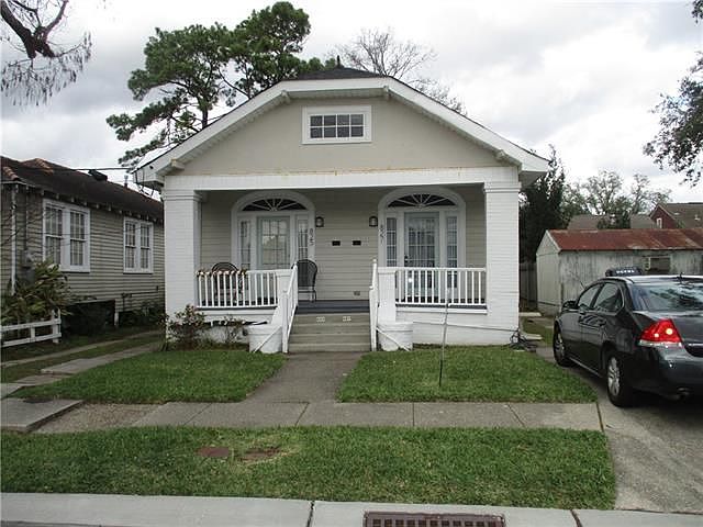 1st image of 827 Greenwood St