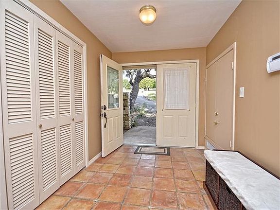 4th image of 414 Lakeway Dr