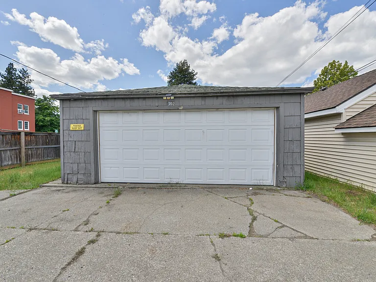 4702 N Post St — Photo 14