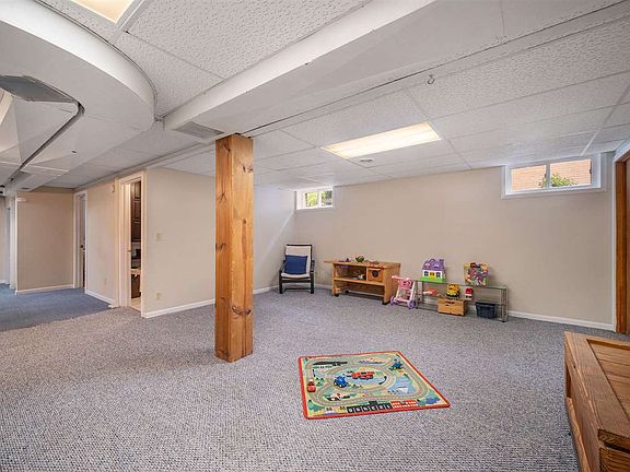 5th image of 1015 S Grinnell St #L