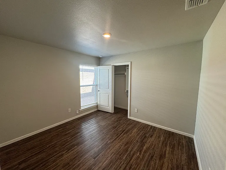3411 Tiffin Ave — Photo 10