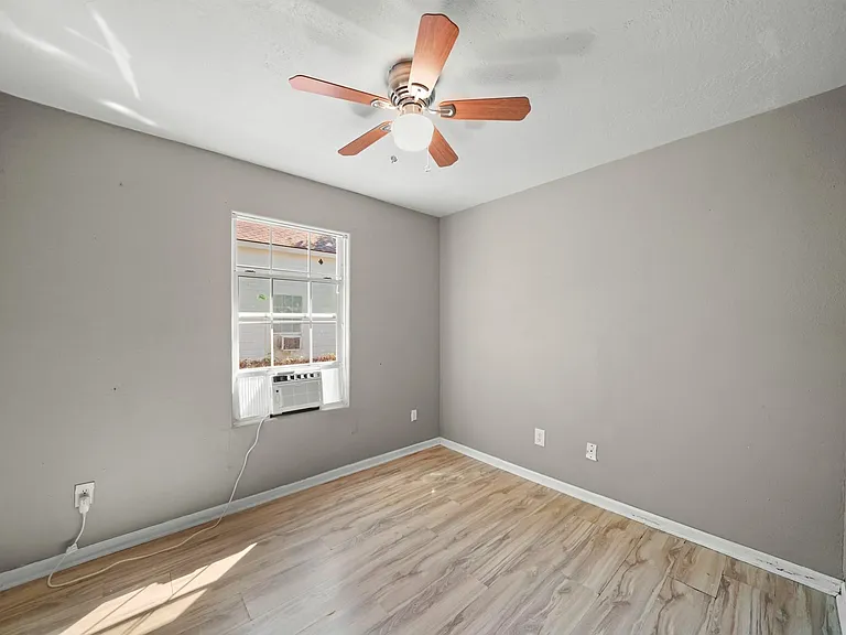 1704 Pannell St — Photo 6
