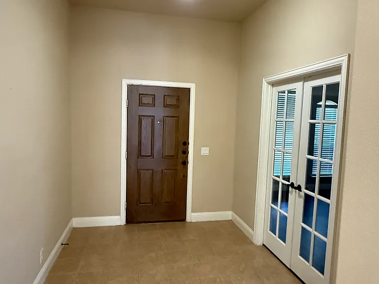 4303 Oak Bluff Dr — Photo 3