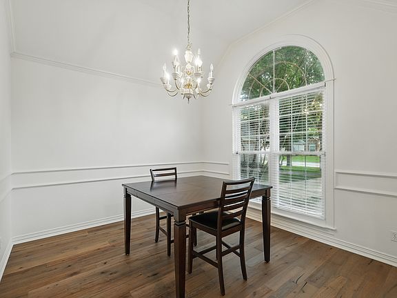 4th image of 2413 Oak Brook Dr