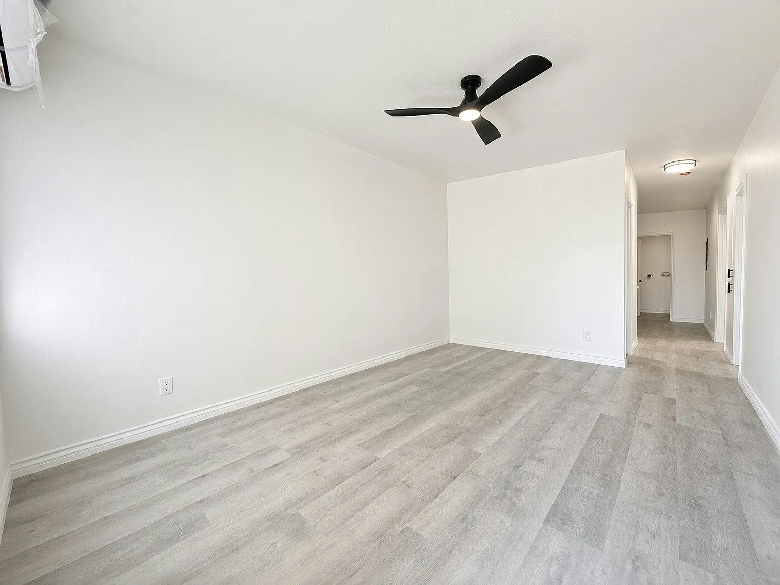 694 Illinois Street, Unit 694 — Photo 3