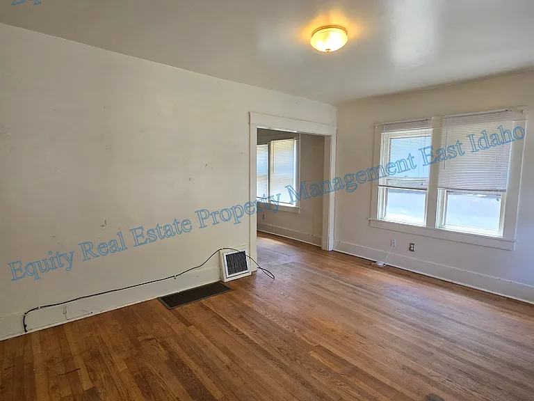 925 W Clark St #925 — Photo 3