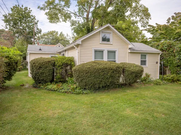12 Clinton Ave, Old Saybrook, CT 06475