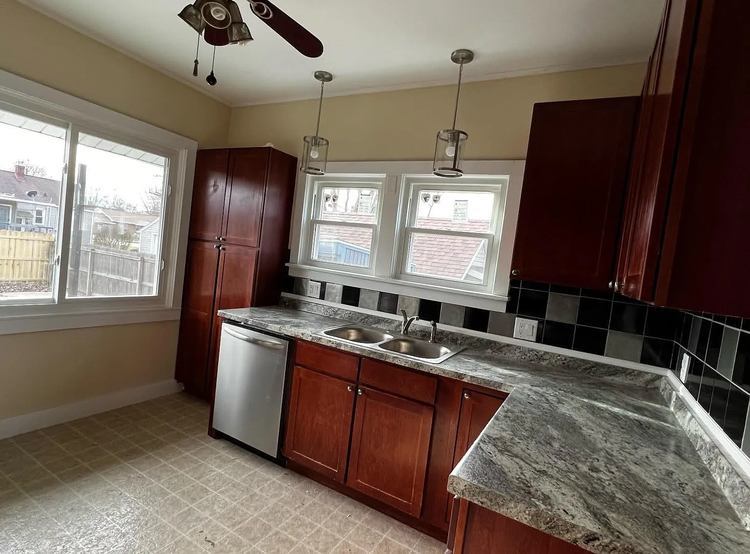 3 bed, $1,450 — Photo 2