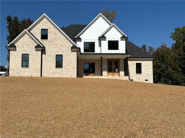 958 Medinah Dr, Winston Salem, NC 27107