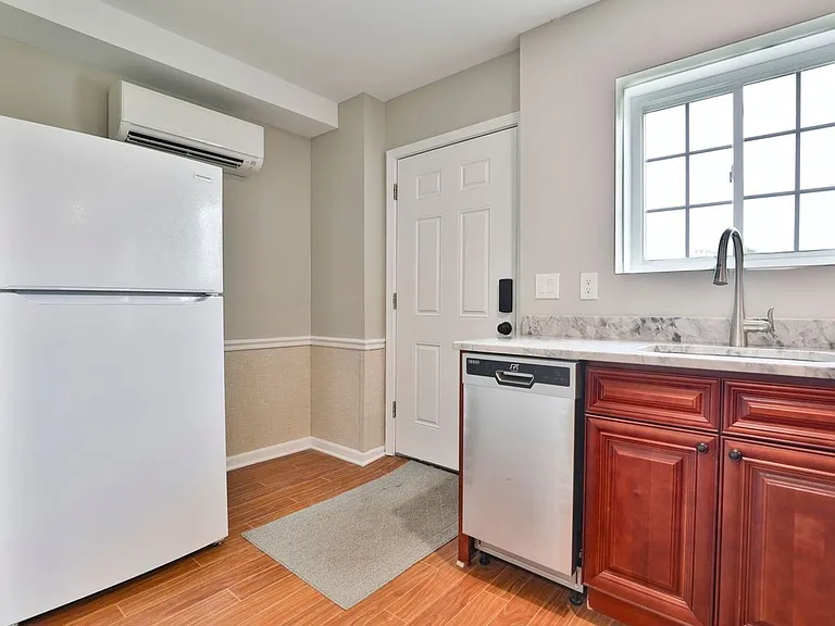 41A Howe Ln — Photo 3