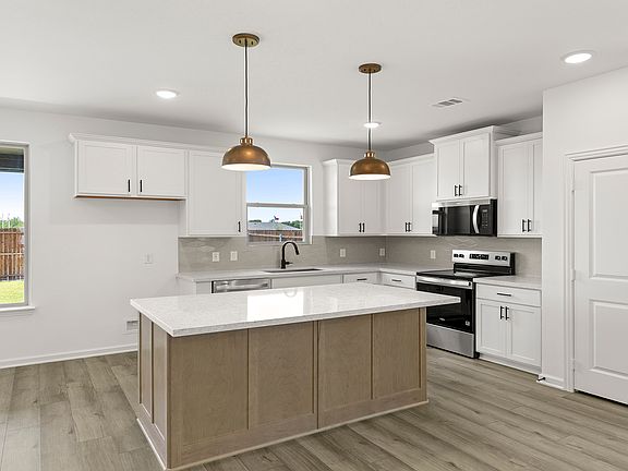 10_12. 2923 Wagoner - Kitchen 2