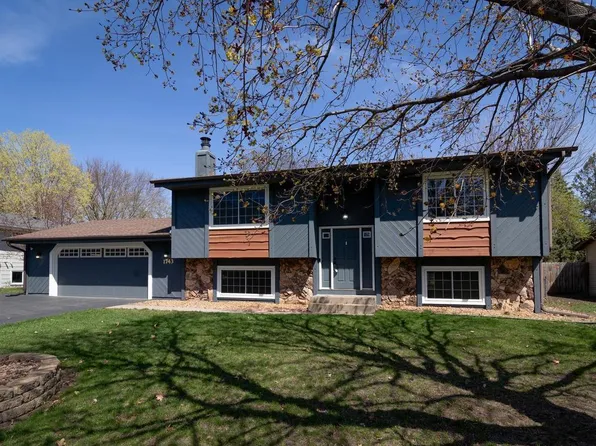 1743 Presidential Ln, Shakopee, MN 55379