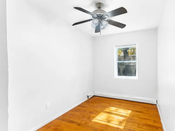 434 Lexington Avenue image 15 of 19